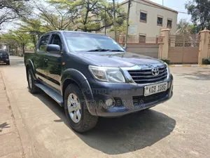 Toyota Hilux 2014 Gray