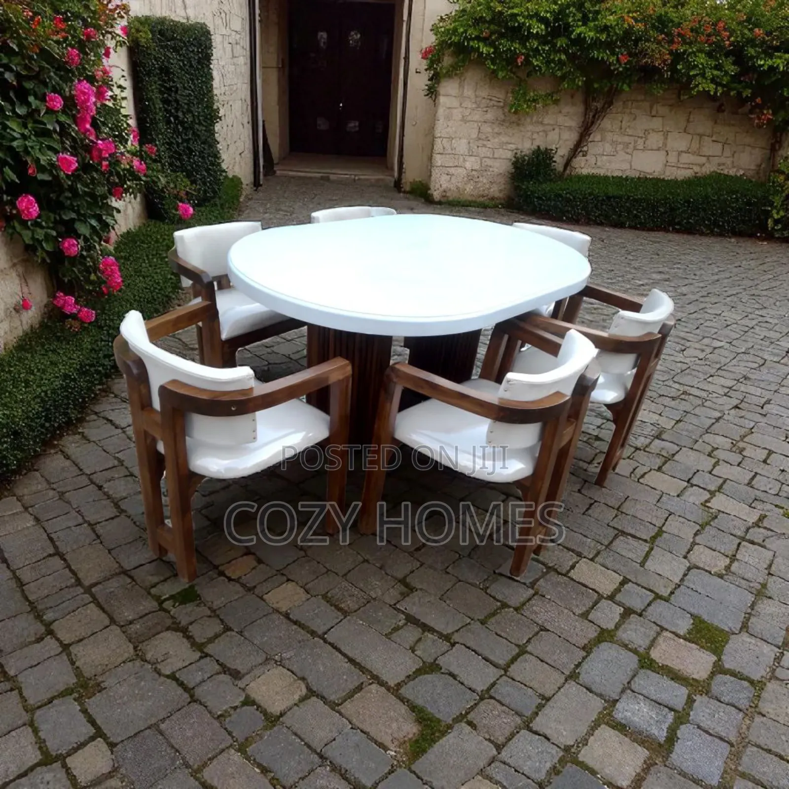 Dining Table an Exquisite 6 Seater Dining Table