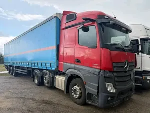 High Cube.Flat Bed Trailers at Hand for Load Delivery