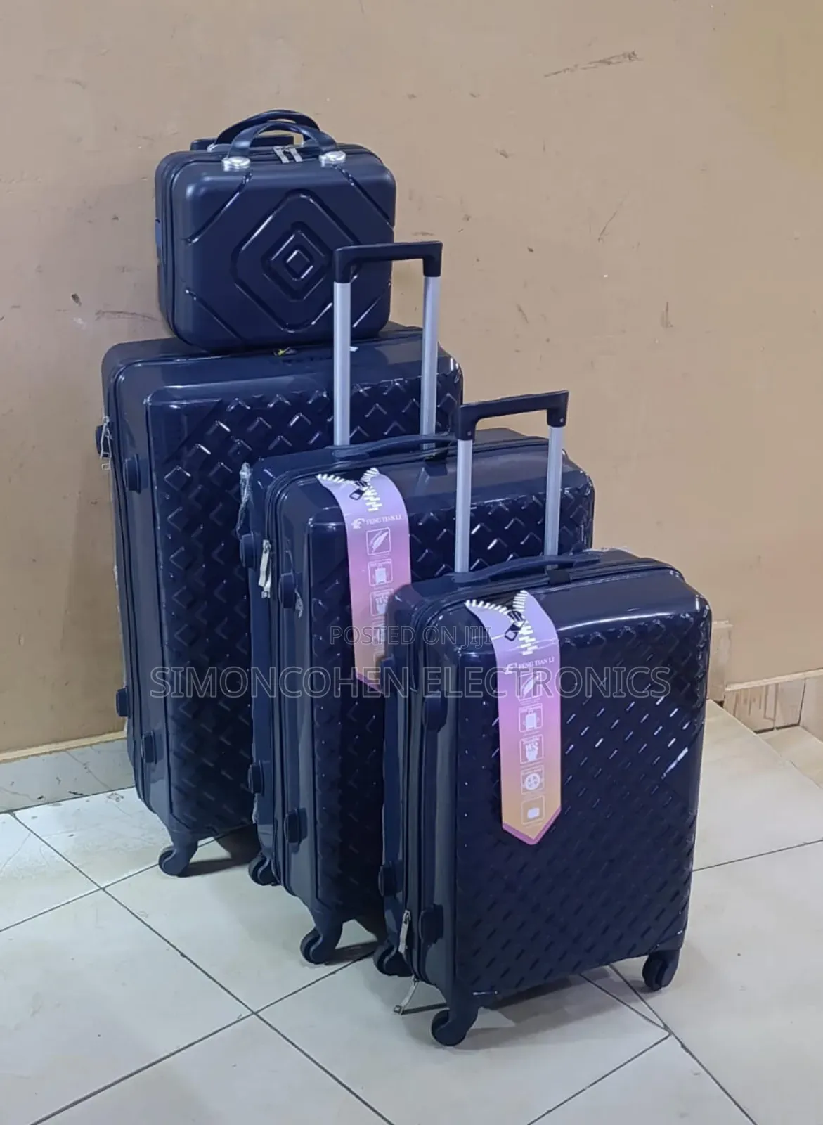 4in1 Luxurious Unbreakable Suitcase Set Size 1
