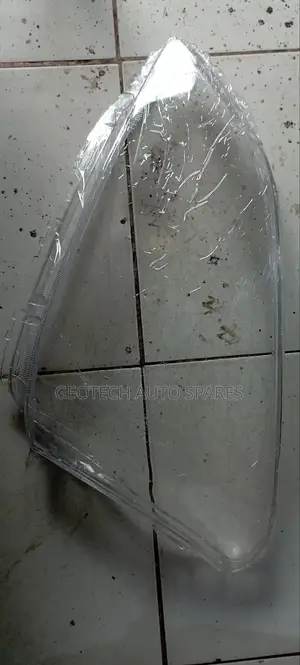 Toyota Premio 240 Headlight Lens