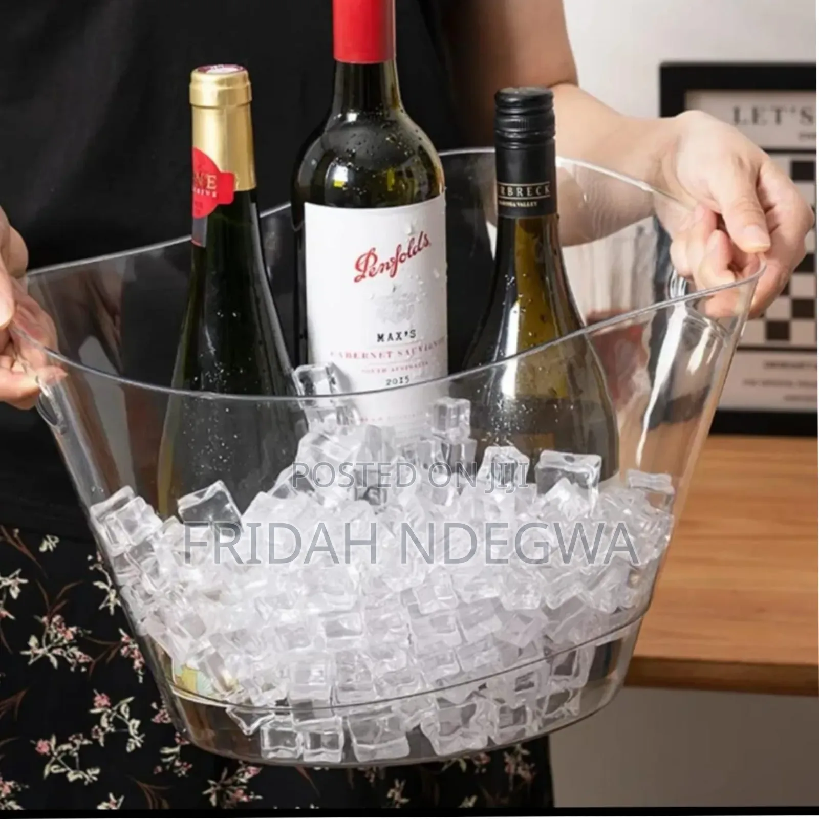 *Large Capacity Ice Bucket*