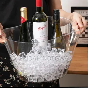 *Large Capacity Ice Bucket*