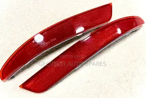 Nissan Wingroad, Serena Rear Bumper Reflectors
