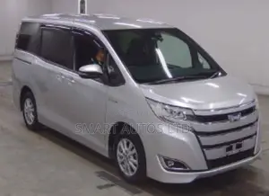 Toyota Noah 1.8 FWD Hybrid (7 seater) 2018 Silver