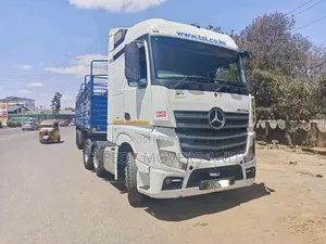 Boxbody and Flatbed Trailers Accessible for Transport