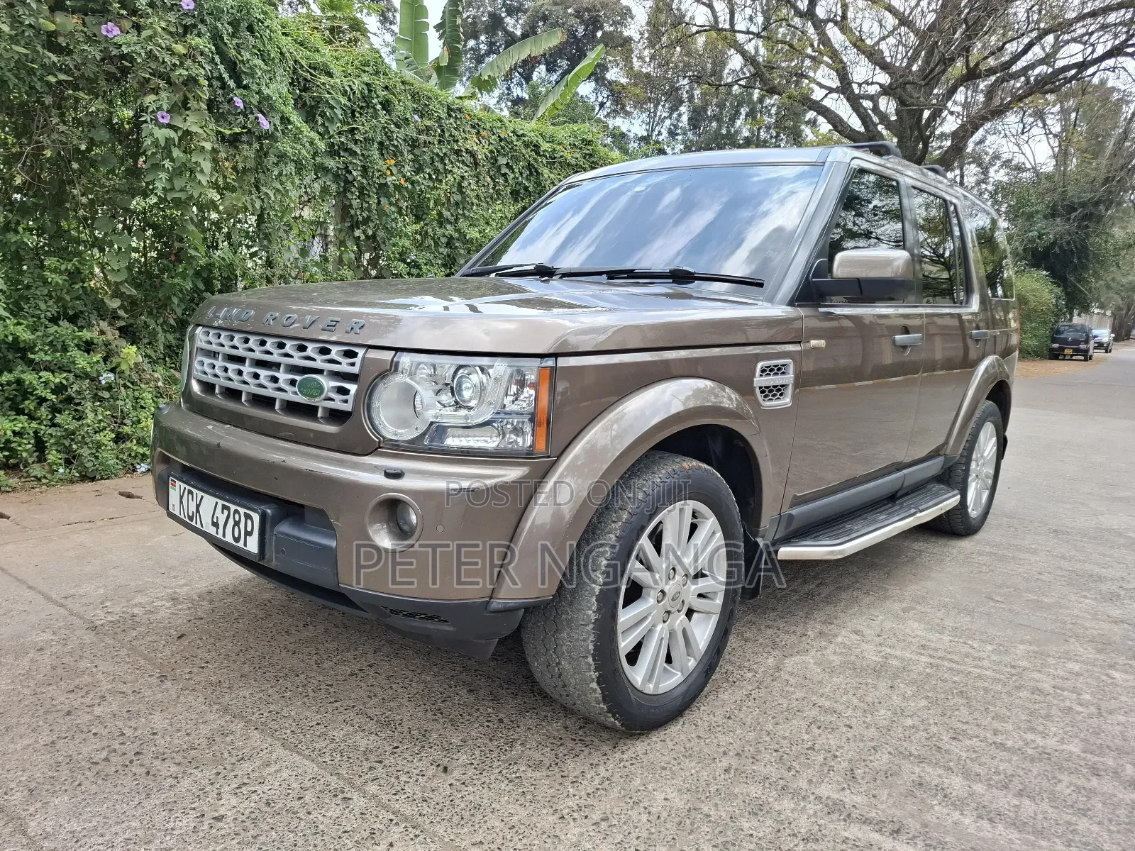 Land Rover Discovery 2011 Gold