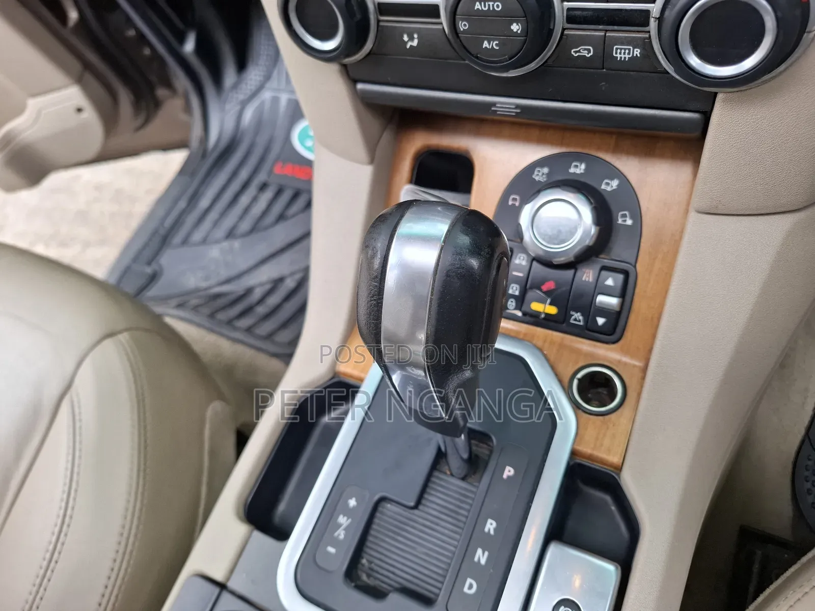 Land Rover Discovery 2011 Gold