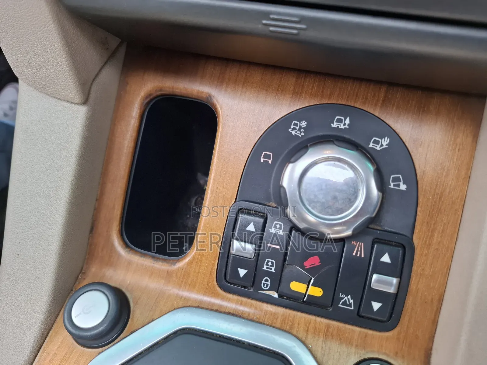 Land Rover Discovery 2011 Gold