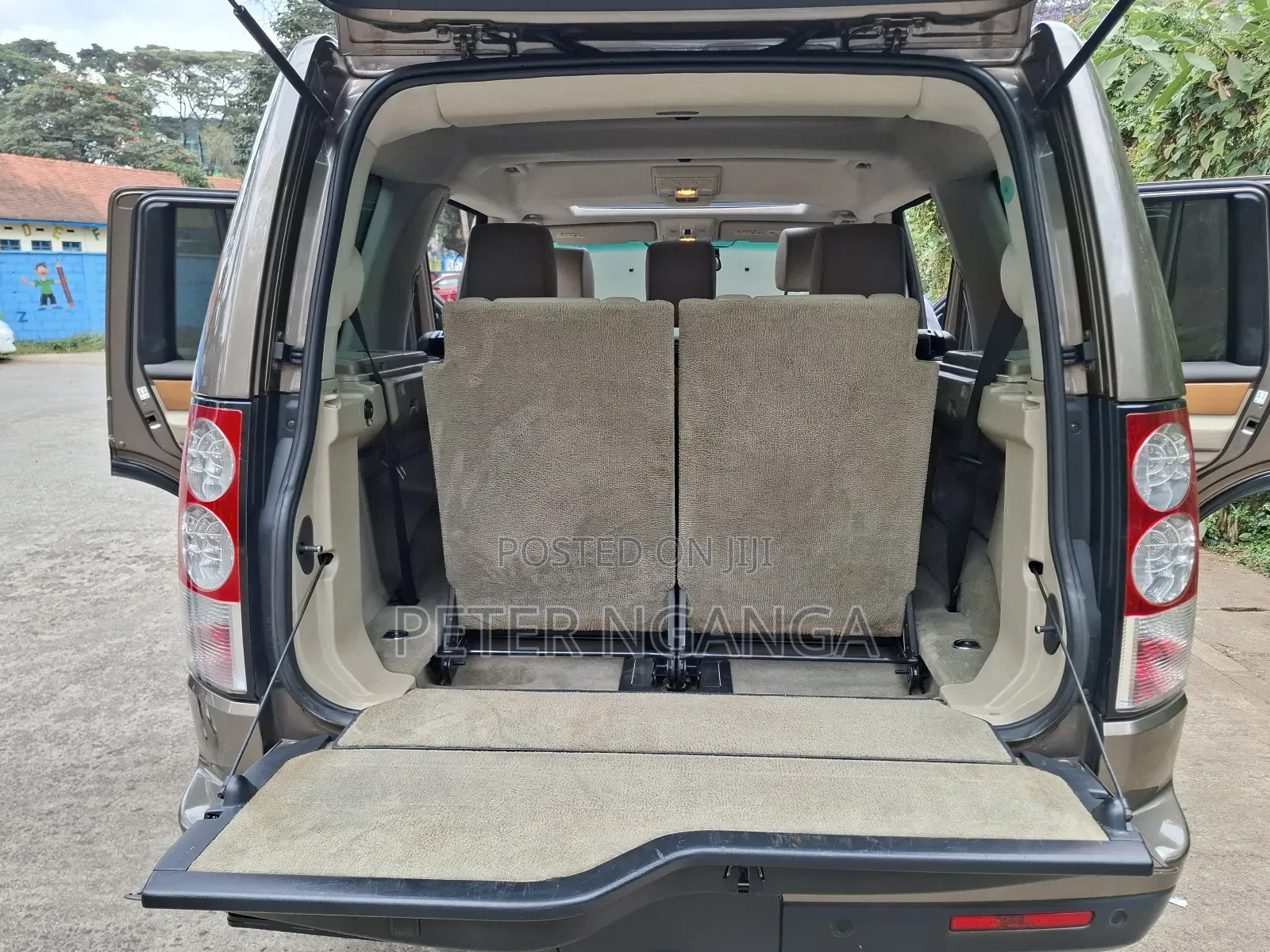 Land Rover Discovery 2011 Gold