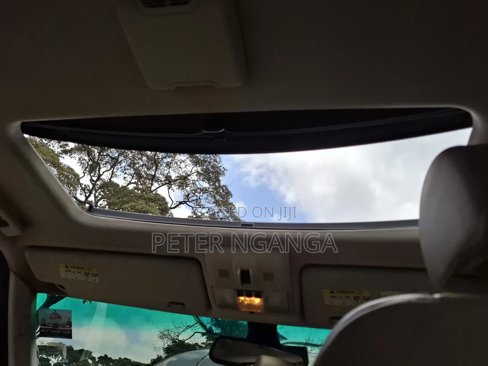 Land Rover Discovery 2011 Gold
