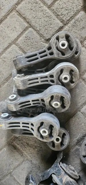 Honda Fit /Fut Shuttle Gearbox Lower Mounting