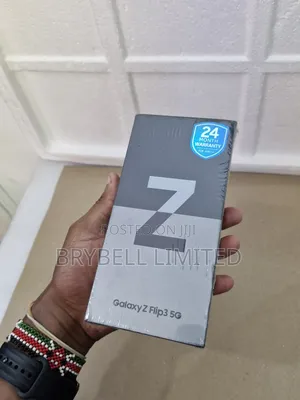 New Samsung Galaxy Z Flip3 5G 256 GB Gold