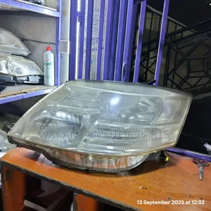 Toyota Alphard 2006/2007 Xenon Headlamp Non Focus Type, Ex Japan