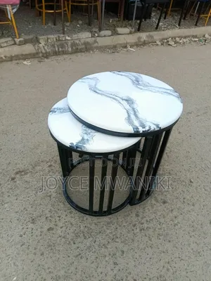 A Set of 2 Pieces Coffee Tables 