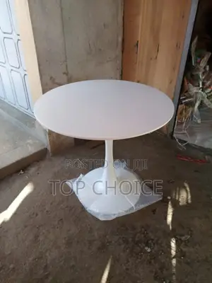 Modern Round Paddestal Table
