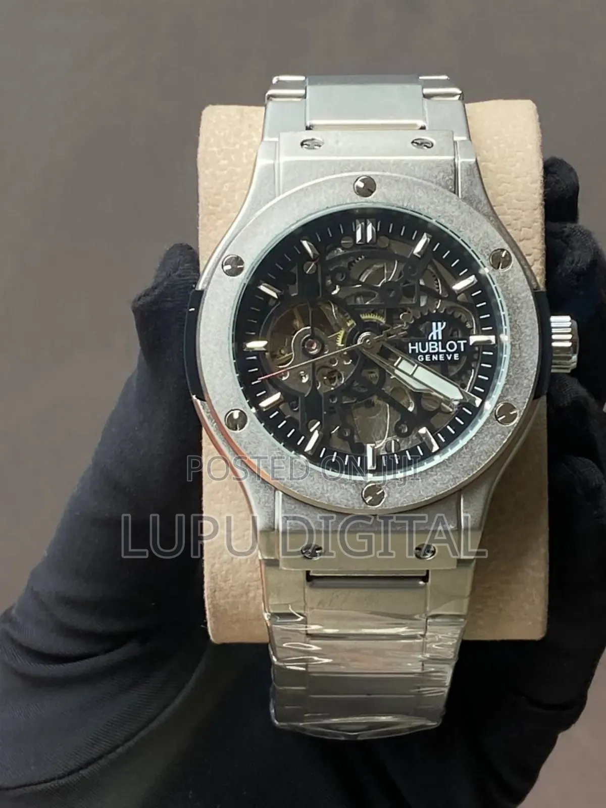 Digital Watch Both Time and Dates Update