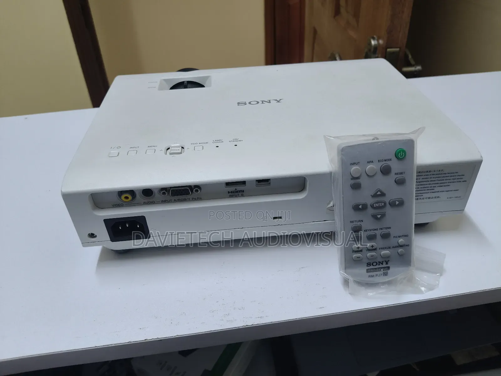 Sony VPL Dx 100 Projector