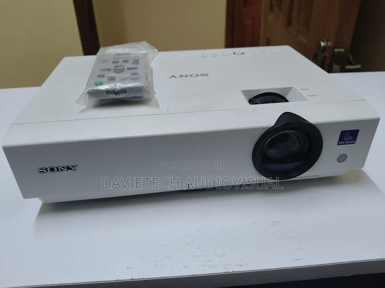 Sony VPL Dx 100 Projector