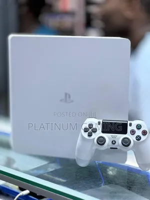 White Ps4 Slim Ex-uk