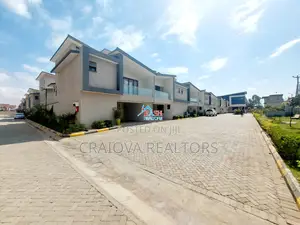 4bdrm Townhouse / Terrace in Gateway Mall Area for rent