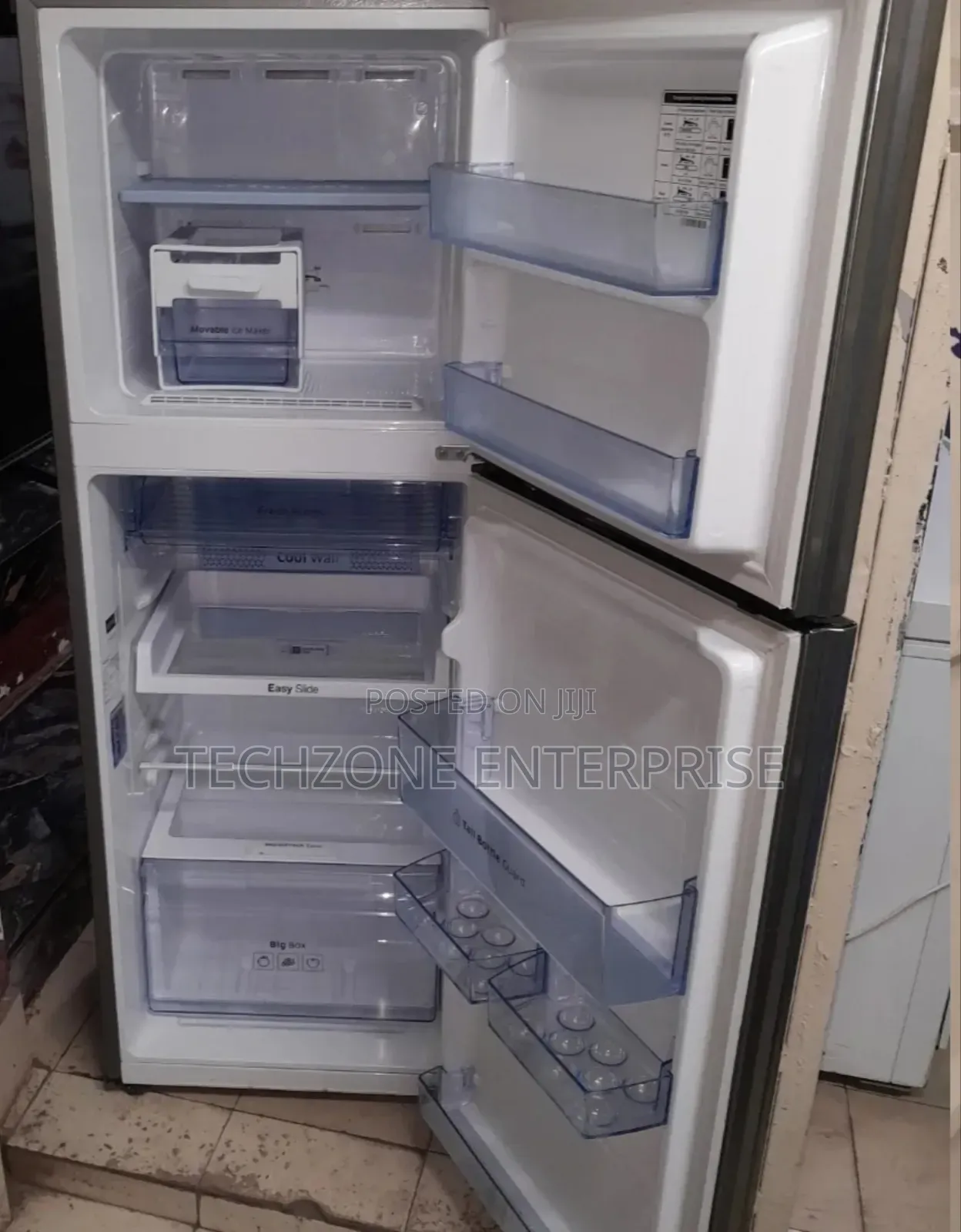 233 LTRS Samsung Top Mount Freezer Refrigerator Rt-28k3032s8