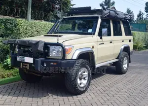 Toyota Land Cruiser 4.5 V8 DLX 2013 Beige