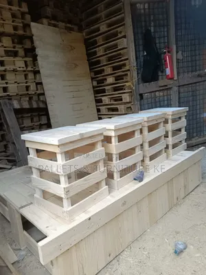 Single Pallet Stool