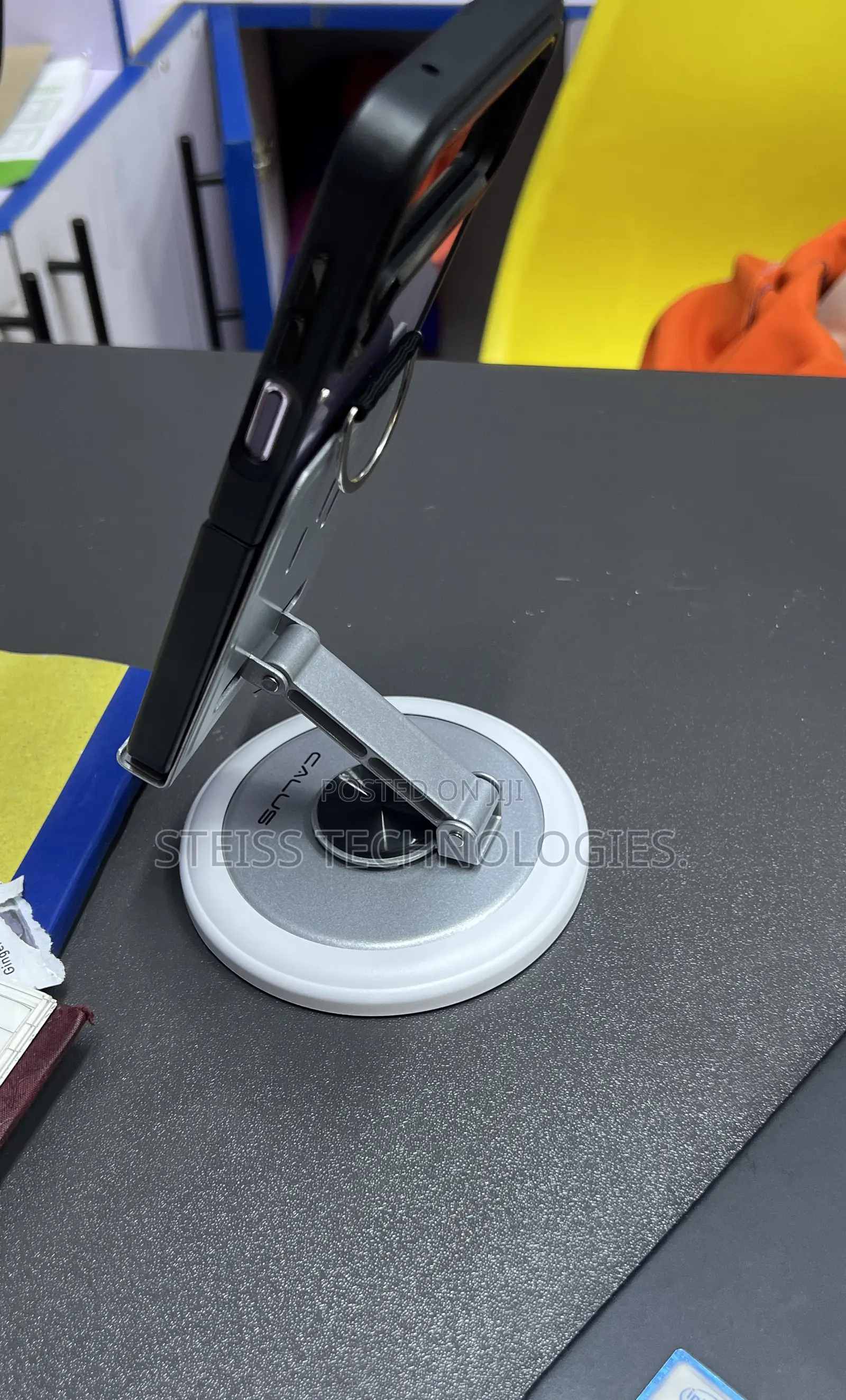 Calus Phone Stand