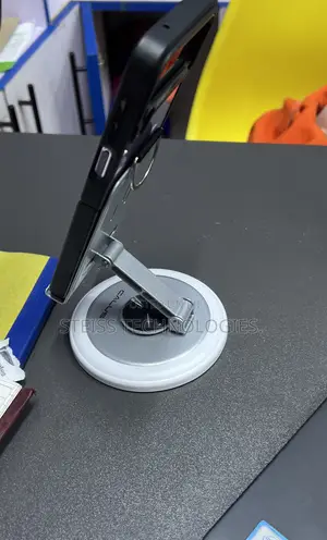 Calus Phone Stand
