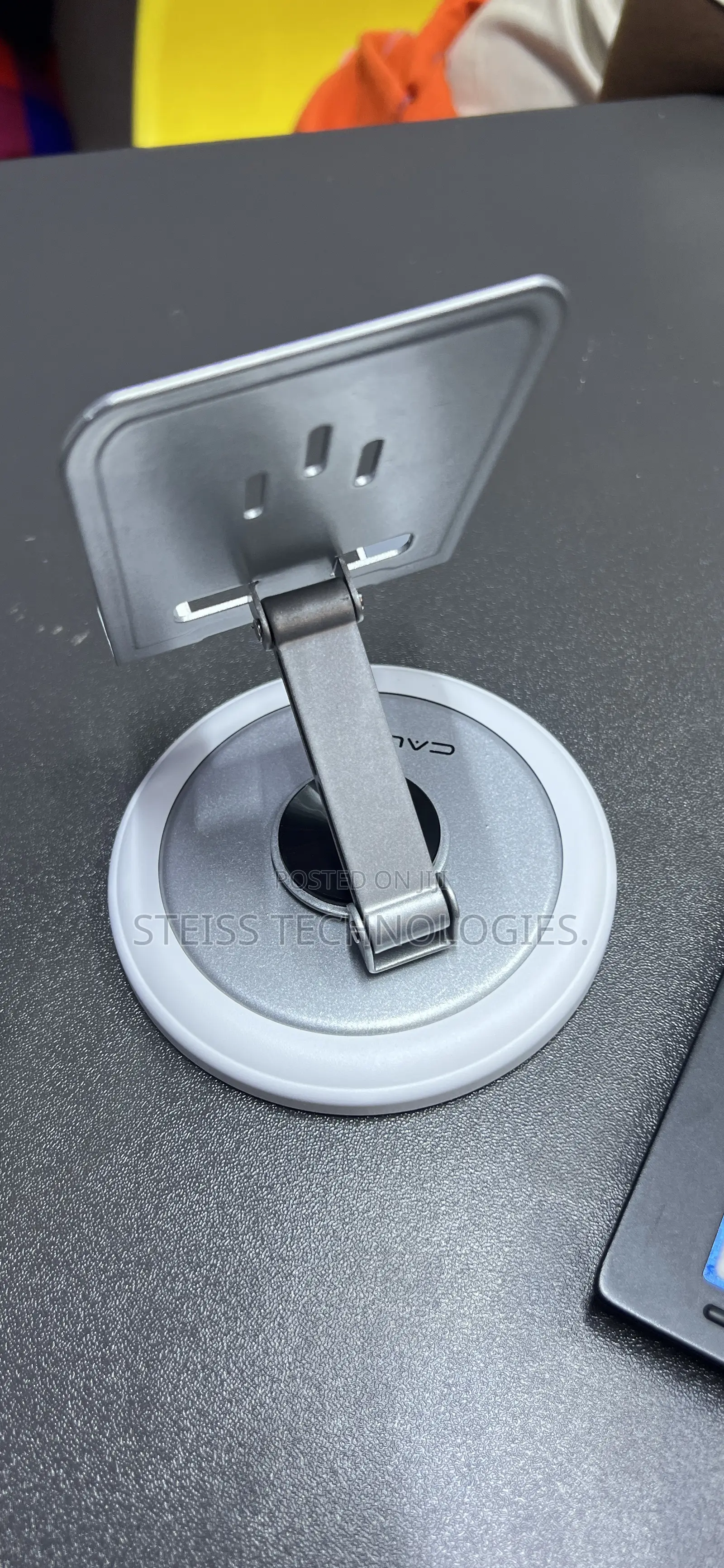 Calus Phone Stand