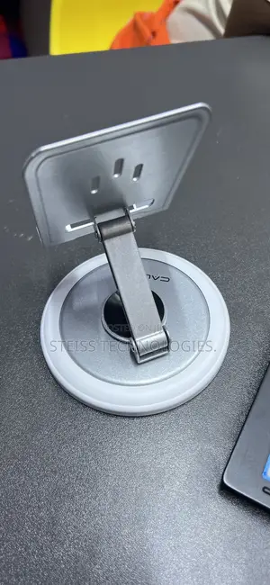 Calus Phone Stand
