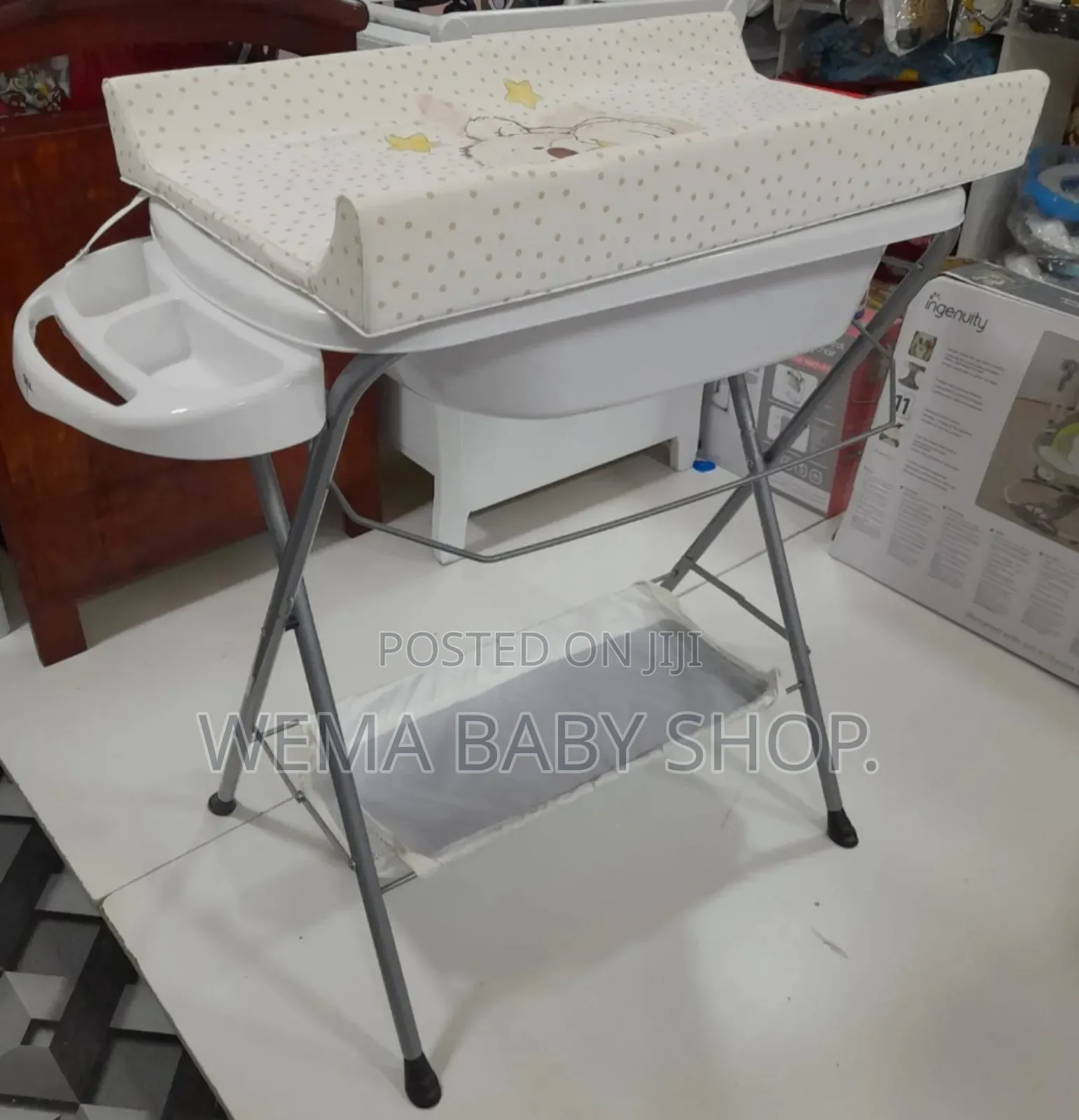 Baby Portable/Foldable Bath Station With a Changing Mat