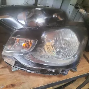 Nissan Dayz Roox 2015
Headlight