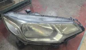 Honda Fit 2015
Price Headlight