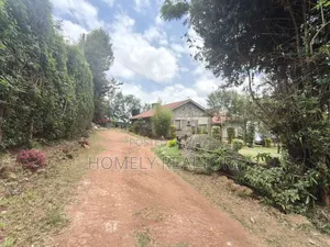 1.25 Acres With a 4-Bedroom Bungalow in Boroti Thigio Near Tarmac