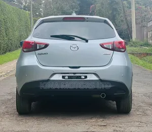 Mazda Demio 2018 Off white