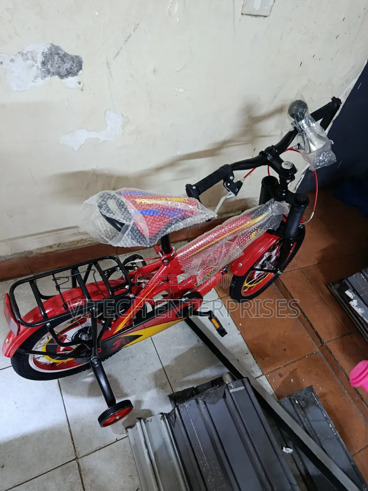 BMX Ben 10 Red Size 16