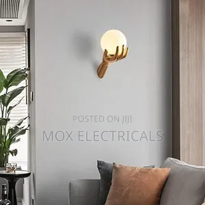 Modern Creative Hand-Palm Wall Lamp