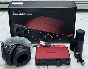 Focusrite Scarlett 2i2 Studio 4th Gen Recording Bundle