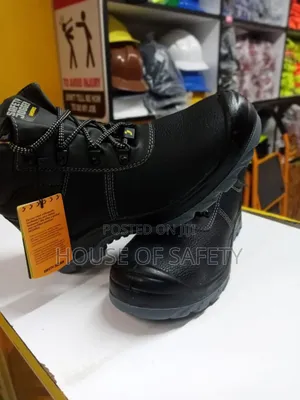 Black Jogger Slip Resistance Heat-Resistant Boot