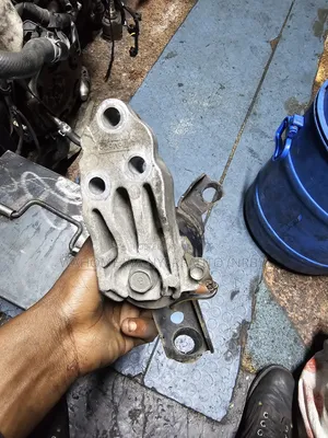 Engine Mount Mazda Demio