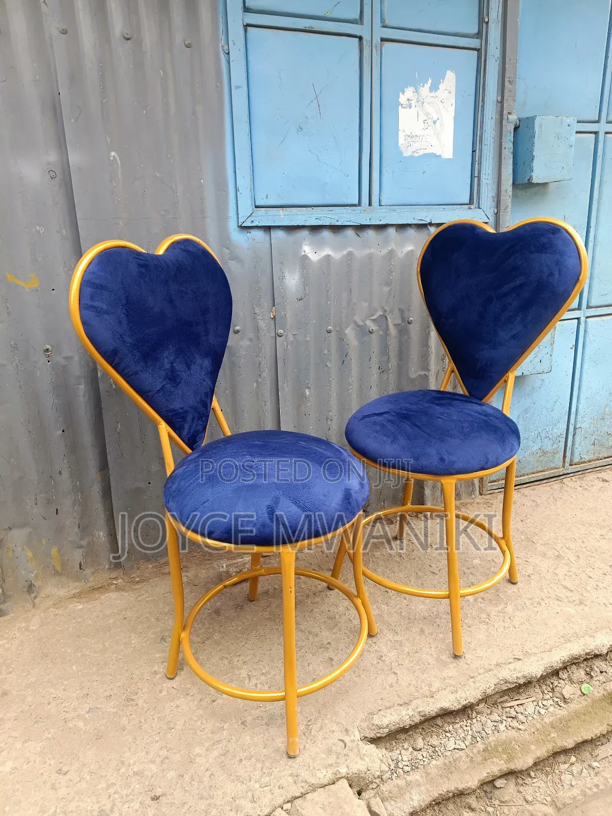 Manicure Blue Love Seat 