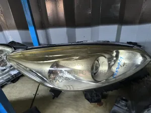 Mazda Premacy 2012 Xenon. Headlights