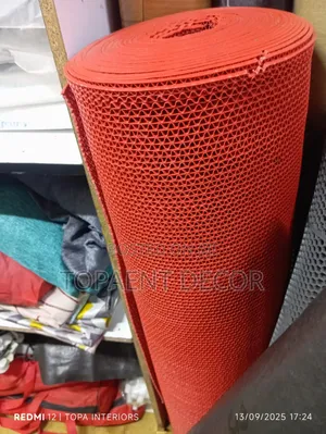 Red Perforated Bathroom Water Drainable Antislip Mats