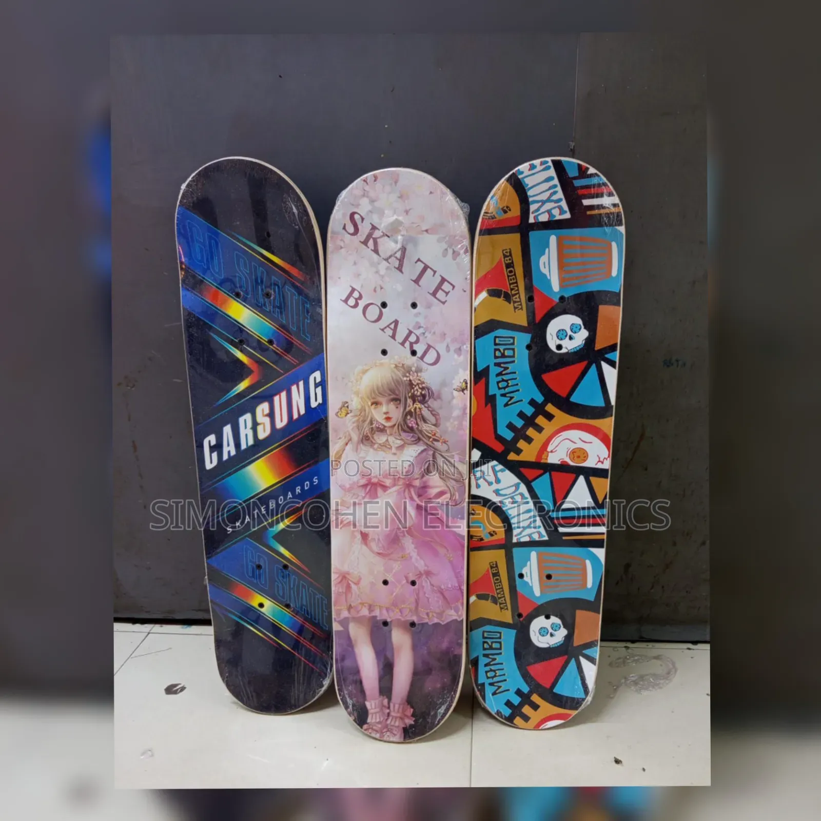 Graphic Long Skate Board With Grip Tape
78cm Long