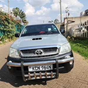 Toyota Hilux 2010 Silver