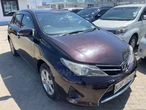 Toyota Auris 2014 Purple