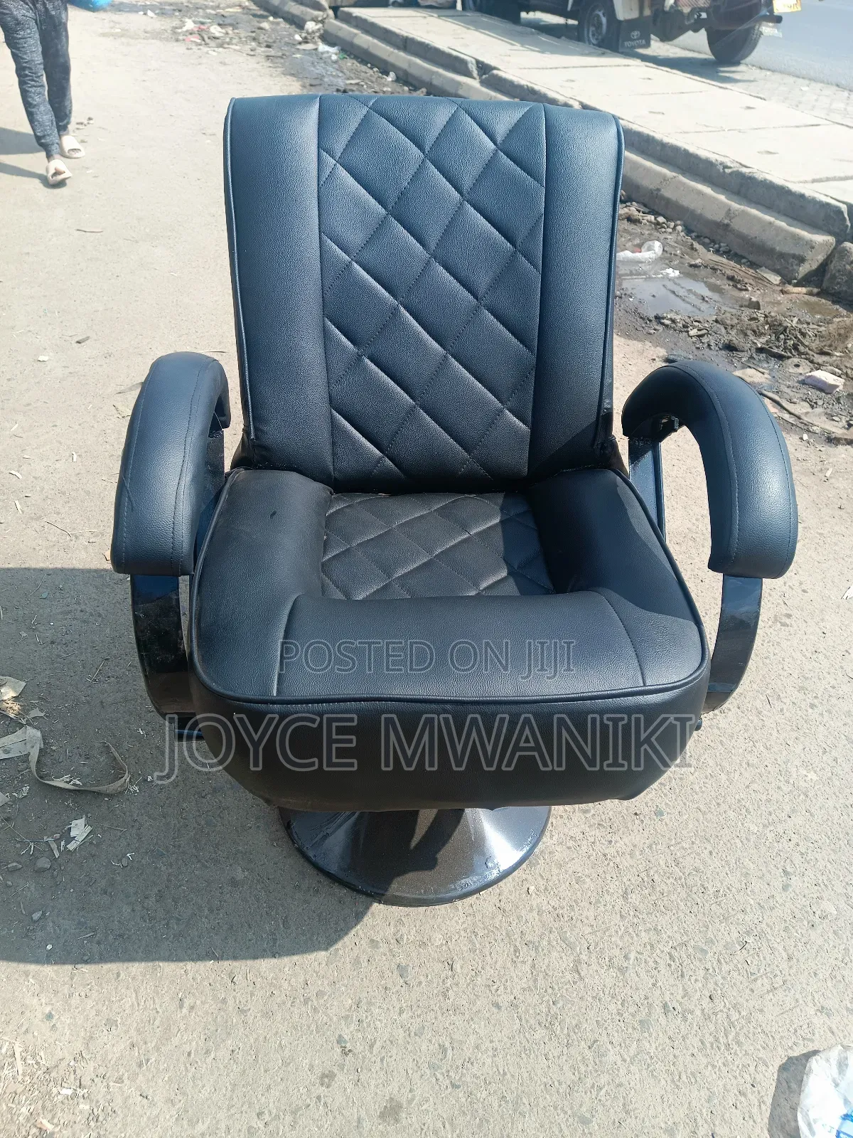 Black Leather Salon Chair 
