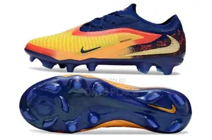 The Nike Phantom Elite 6 Football Soccer Boots